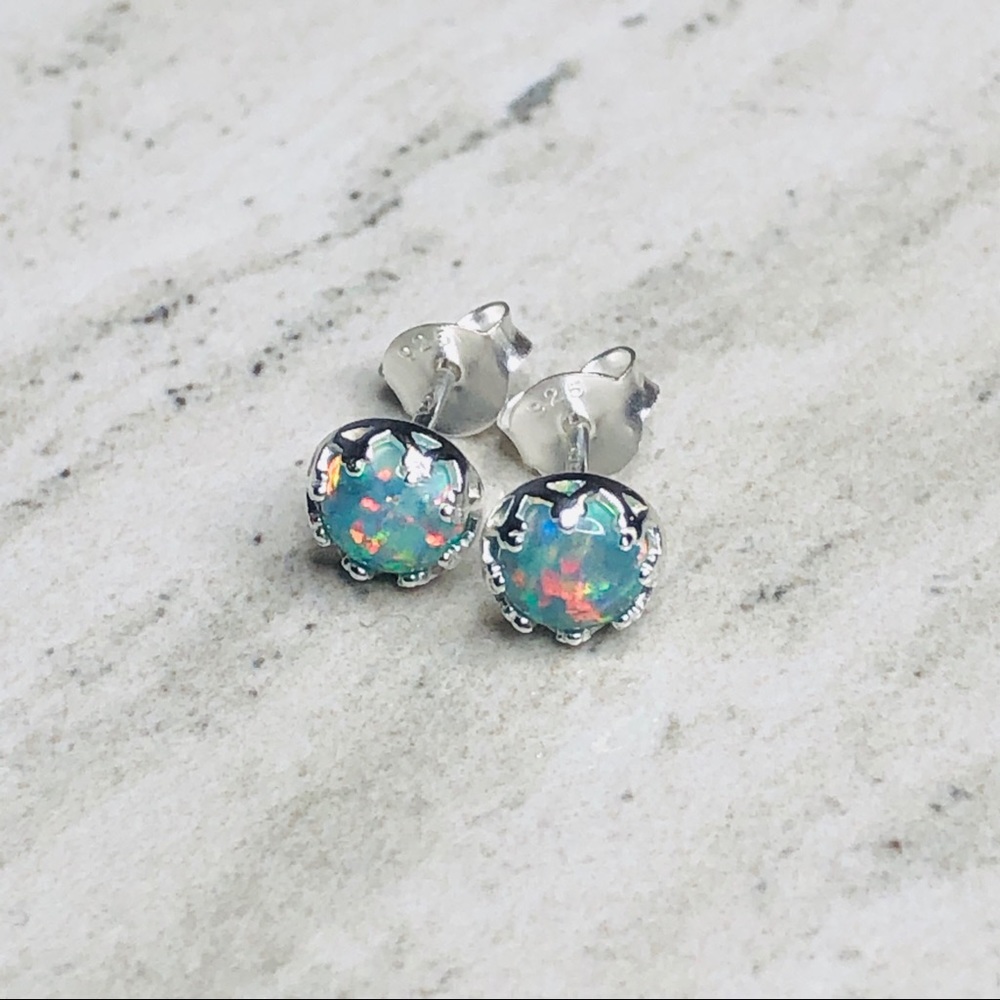 925 Sterling Silver Mint Green Opal Earrings 5mm - Picture 2 of 8